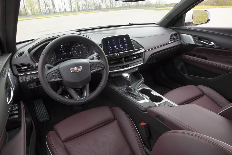 Торпедо Cadillac CT4 Sport 2019 года  (фото 4 из 10)